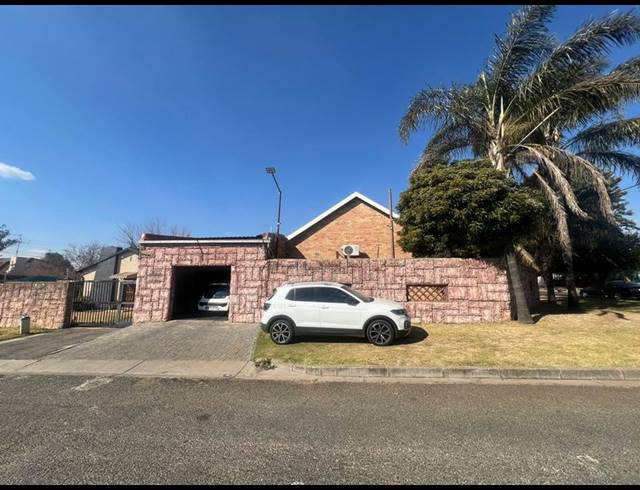 3 BEDROOM HOUSE FOR SALE IN REGENTS PARK